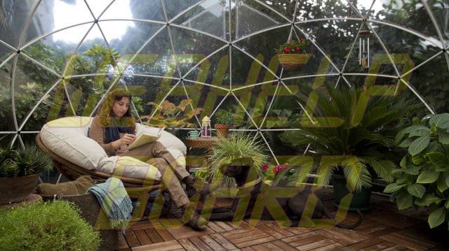 el iglú del jardín es una cúpula geodésica para su césped 004